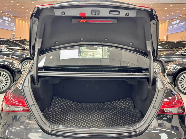 Фото 7 - Mercedes-Benz E-Class