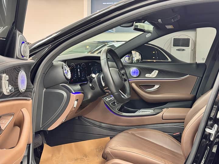 Фото 8 - Mercedes-Benz E-Class