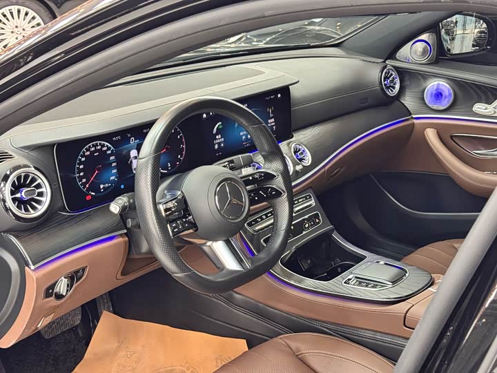 Фото 9 - Mercedes-Benz E-Class