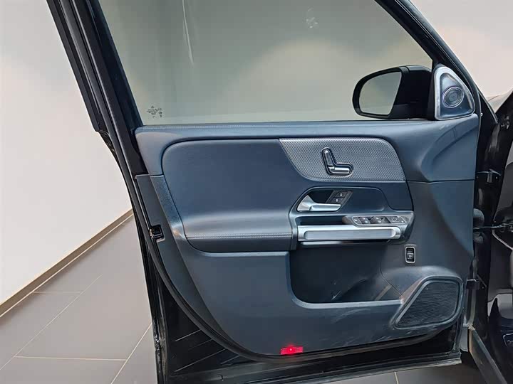 Фото 8 - Mercedes-Benz GLB-Class