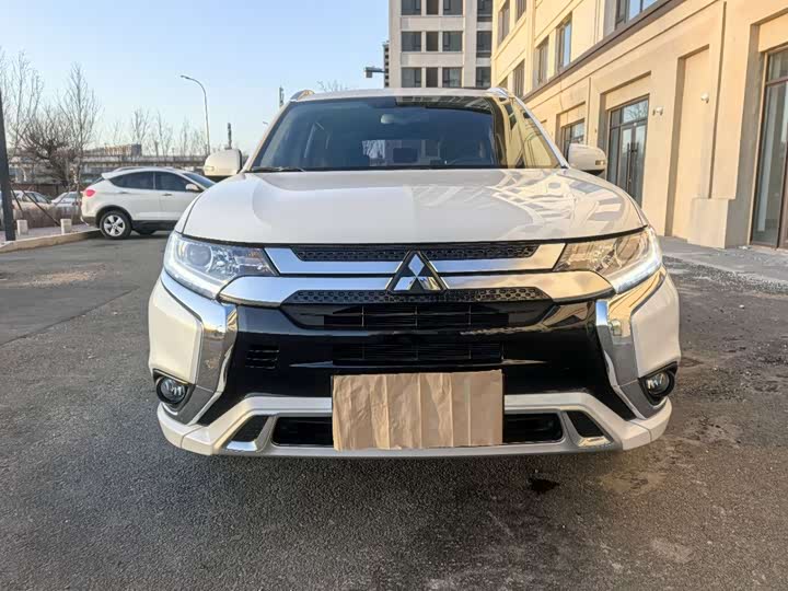 Фото 2 - Mitsubishi Outlander