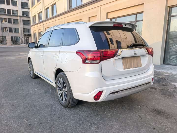 Фото 4 - Mitsubishi Outlander