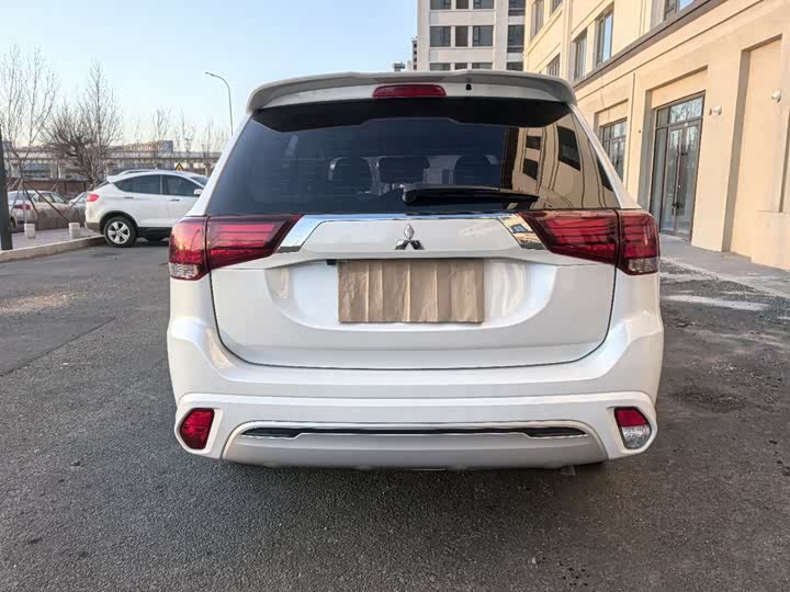 Фото 5 - Mitsubishi Outlander