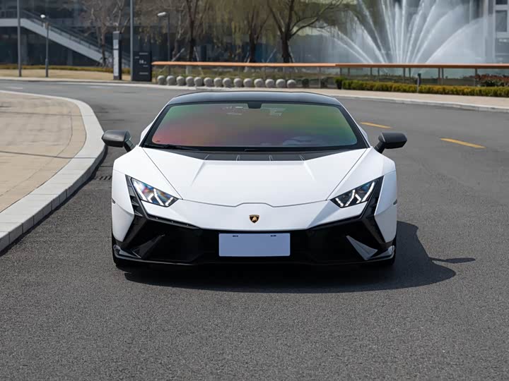 Фото 2 - Lamborghini Huracán