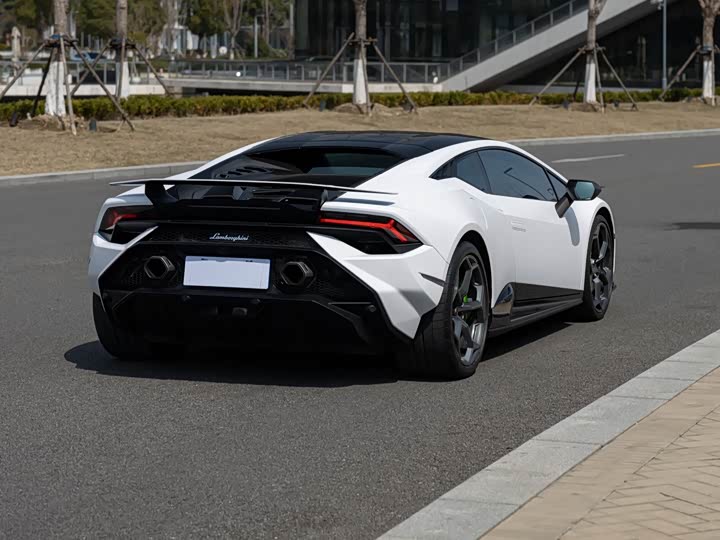 Фото 4 - Lamborghini Huracán