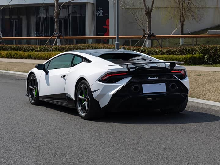 Фото 6 - Lamborghini Huracán