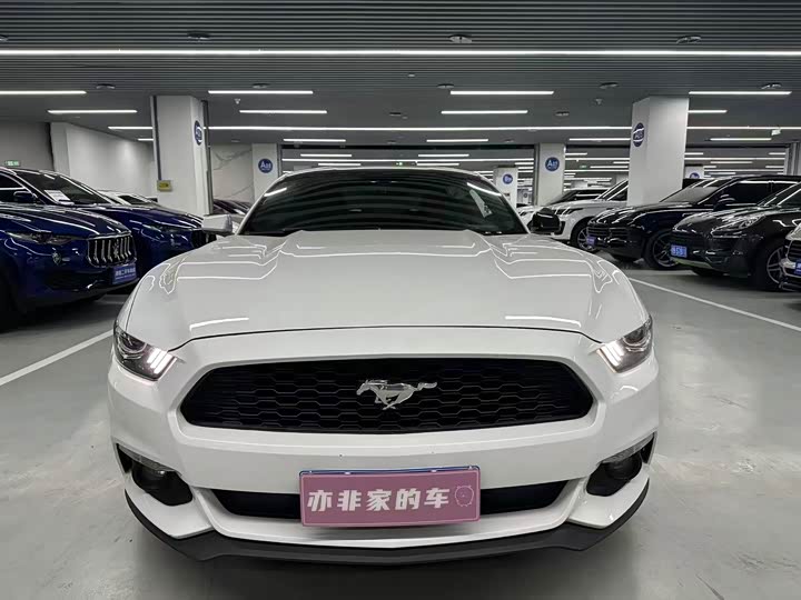 Photo 2 - Ford Mustang