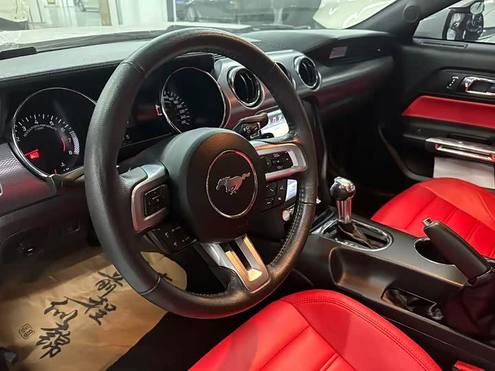 Photo 5 - Ford Mustang