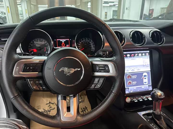 Photo 6 - Ford Mustang