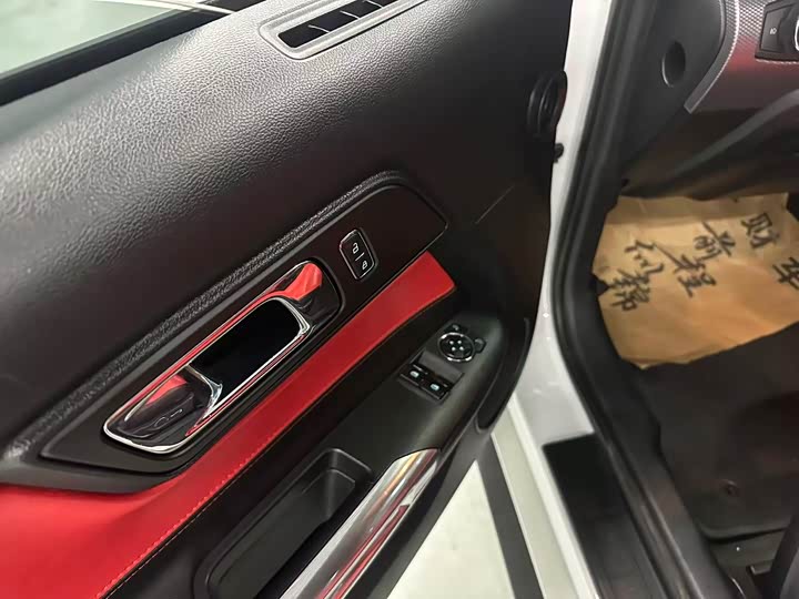 Photo 7 - Ford Mustang