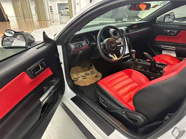 Photo 9 - Ford Mustang