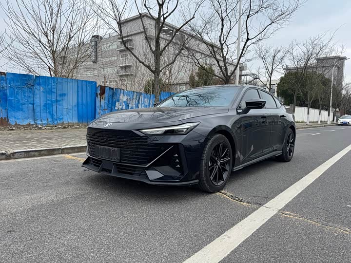 Фото 1 - Changan UNI-V