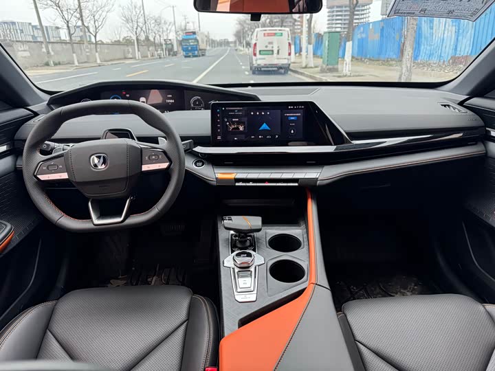 Фото 6 - Changan UNI-V