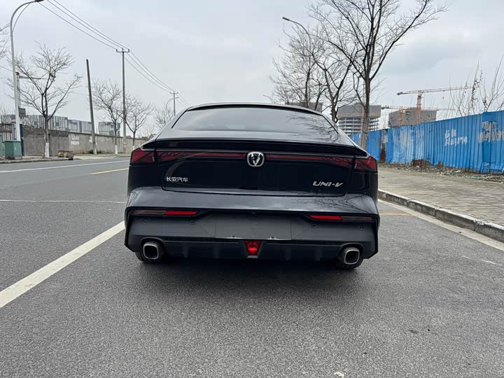 Фото 8 - Changan UNI-V