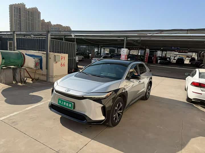 Photo 2 - Toyota bZ4X