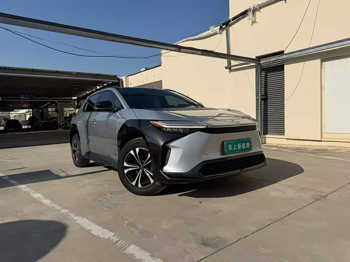 Photo 3 - Toyota bZ4X