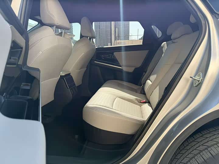 Photo 5 - Toyota bZ4X