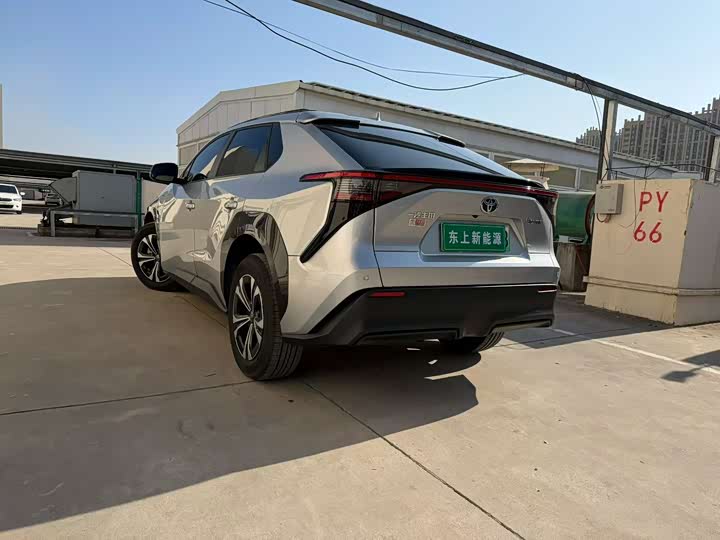 Photo 7 - Toyota bZ4X