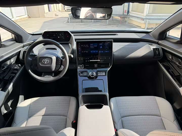 Photo 8 - Toyota bZ4X