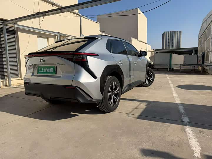 Photo 9 - Toyota bZ4X