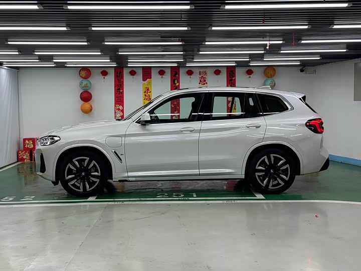 Фото 4 - BMW iX3