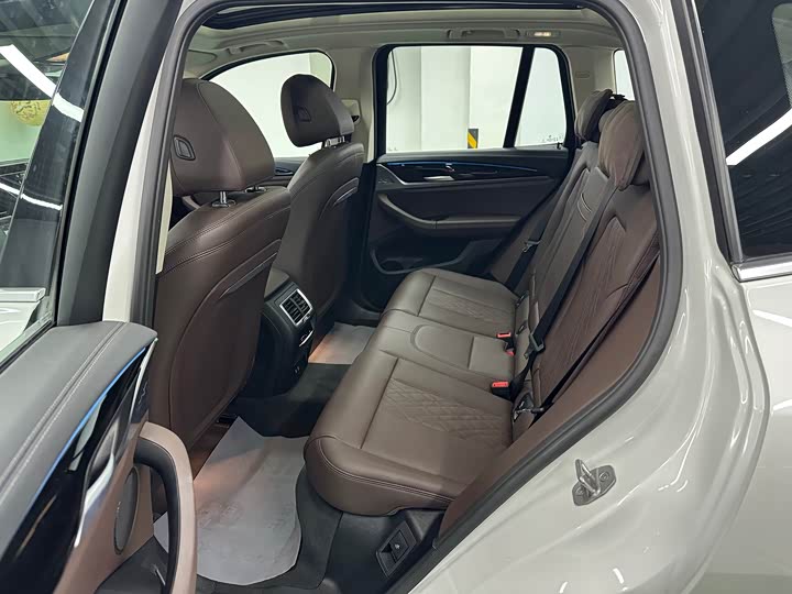 Фото 9 - BMW iX3