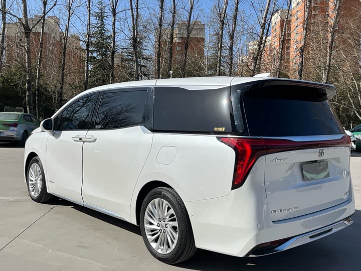 Photo 6 - Buick GL8 Century