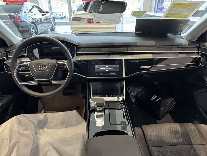 Фото 2 - Audi A8
