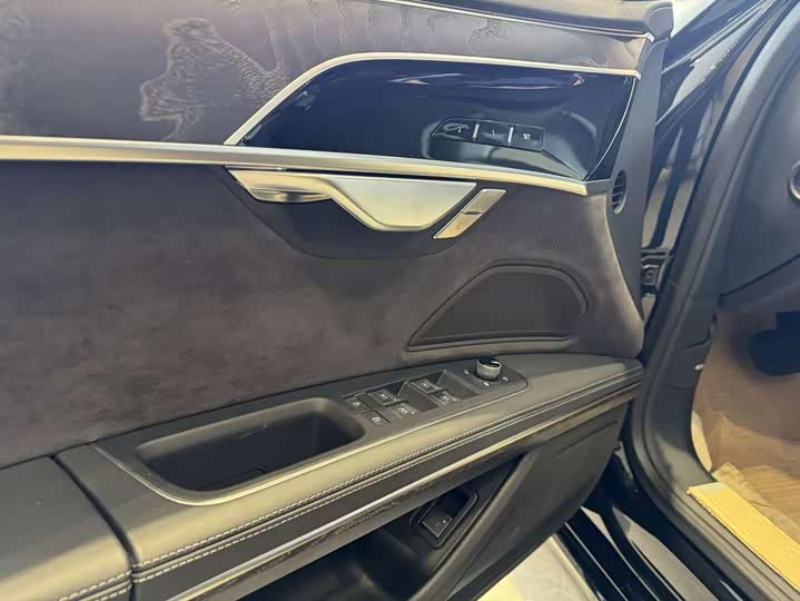 Фото 6 - Audi A8