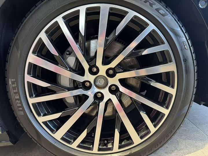 Фото 7 - Audi A8