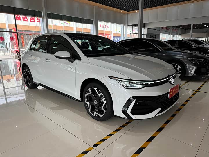 Фото 3 - Volkswagen Golf