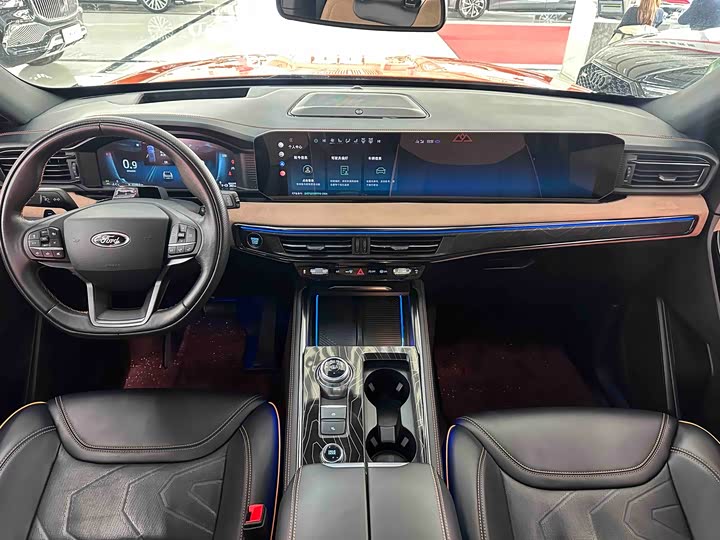 Фото 8 - Ford Explorer