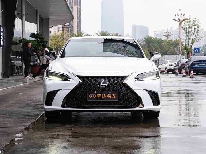 Фото 2 - Lexus ES