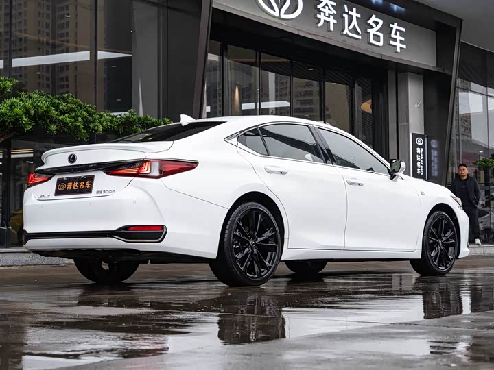 Фото 3 - Lexus ES