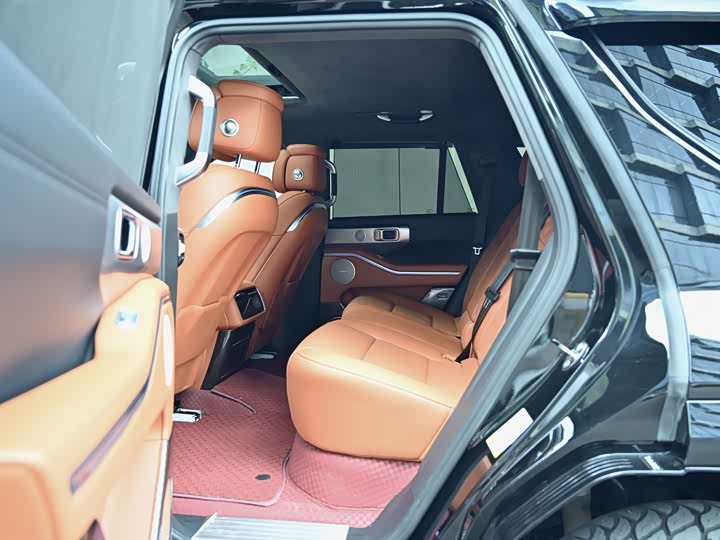 Фото 8 - Tank 700 Hybrid