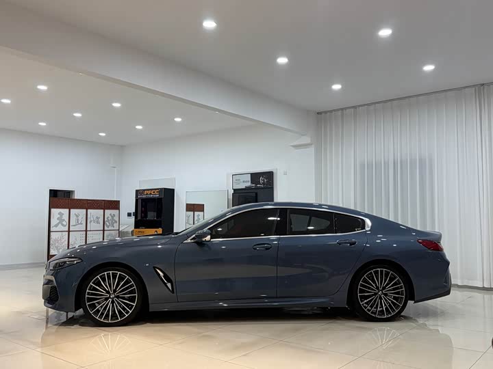 Photo 4 - BMW 8 Series