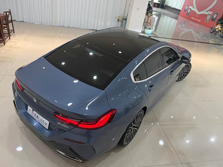 Photo 7 - BMW 8 Series