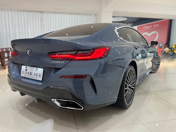 Photo 8 - BMW 8 Series