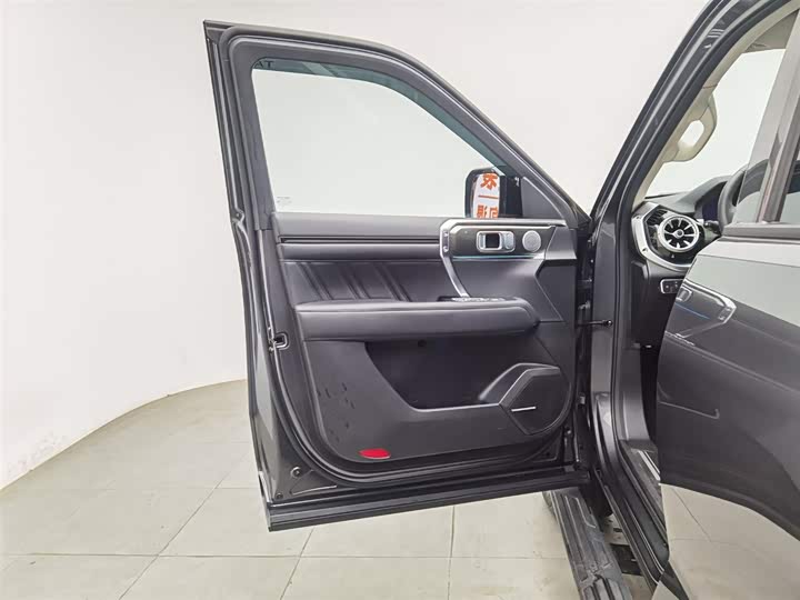 Photo 8 - Tank 400 Hybrid