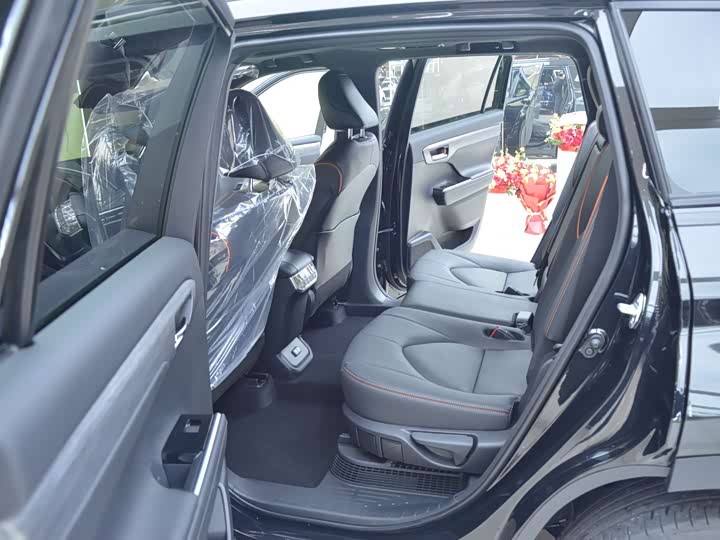 Photo 5 - Toyota Crown Kluger