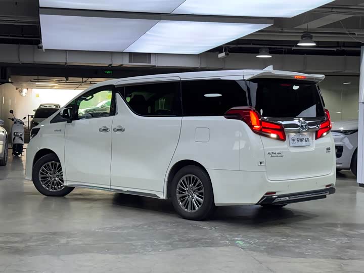 Photo 4 - Toyota Alphard