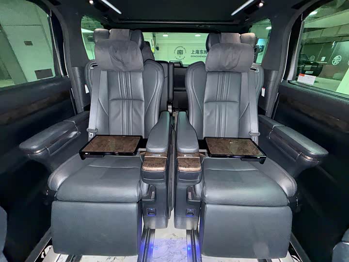 Photo 6 - Toyota Alphard