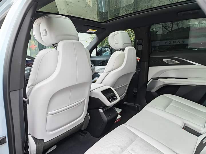 Фото 6 - Cadillac Lyriq