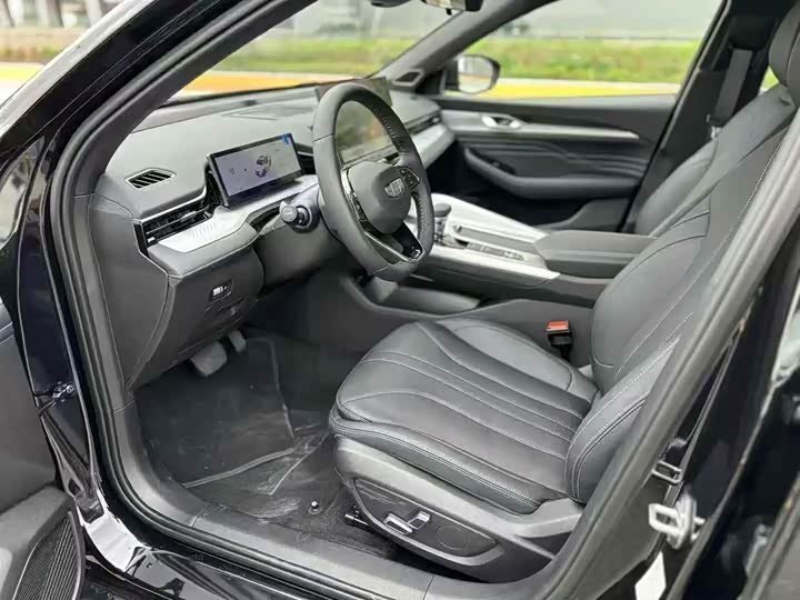 Фото 4 - Geely Preface