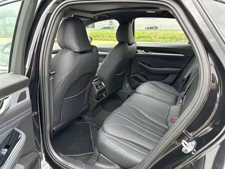 Фото 6 - Geely Preface