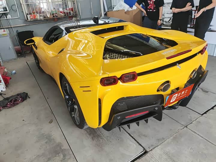 Photo 3 - Ferrari SF90