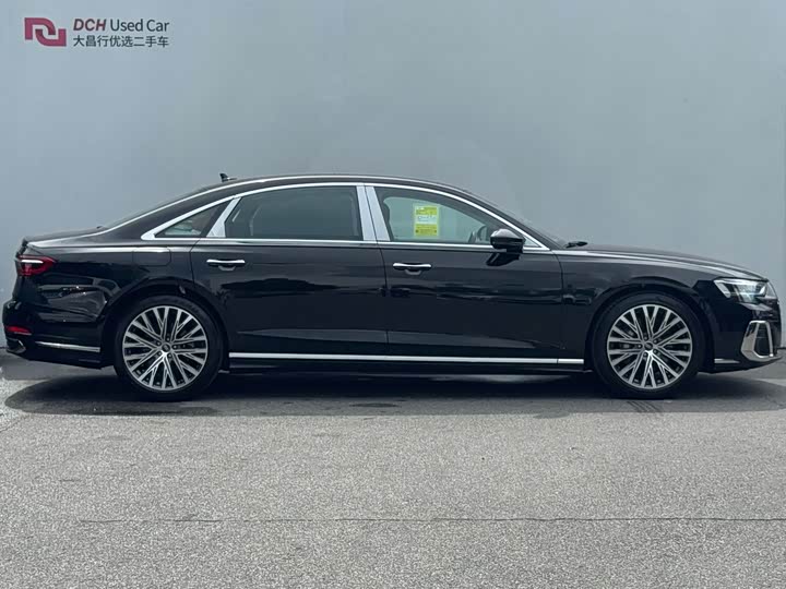 Фото 2 - Audi A8