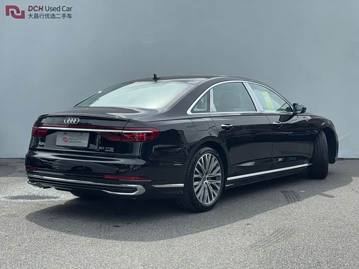 Фото 5 - Audi A8