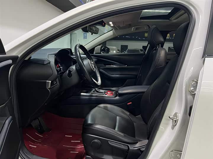 Photo 8 - Mazda CX-30