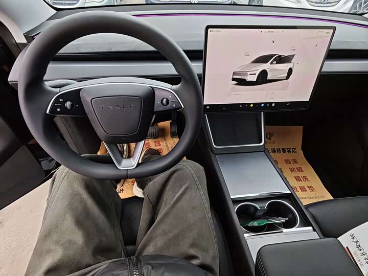 Photo 4 - Tesla Model Y